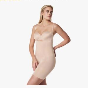 NWT Spanx Open Bust Mid Thigh Bodysuit in Soft Nude, Size M